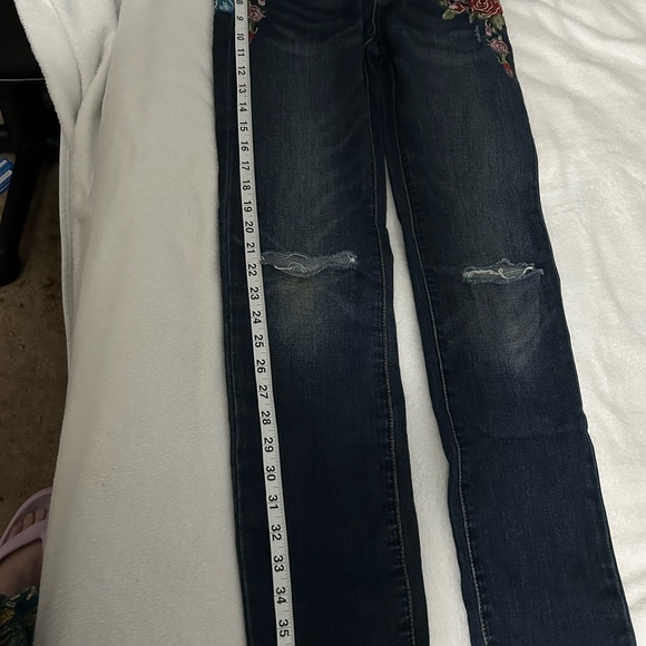 Blank NYC Blue Skinny Jeans with Floral Embroidery - Picture 10 of 11